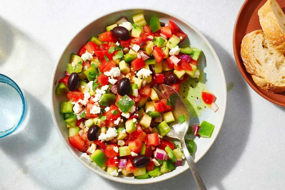 ÇOBAN SALATASI