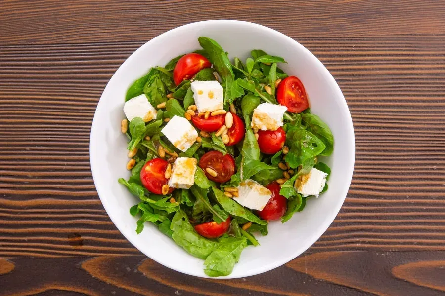 ROKA DOMATES PEYNİR SALATA