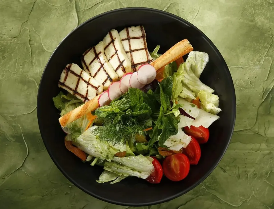 HELLİM PEYNİR SALATA